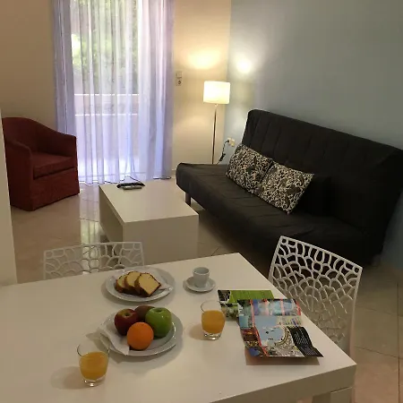 Family Homes Zaharias Apartamento